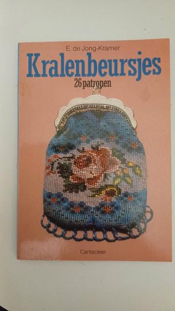 Kralenbeursjes  breien,  26 patronen  beschikbaar voor biedingen
