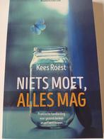 Niets Moet, Alles Mag - Kees Roest, Boeken, Ophalen of Verzenden, Gelezen, Kees Roest