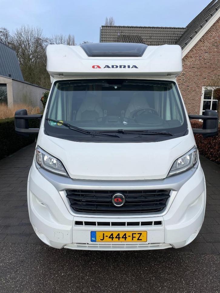 Camper Adria Colar S 670SL weinig KM 54336 + trekhaak 2017, Caravans en Kamperen, Campers, Particulier, tot en met 3, Half-integraal