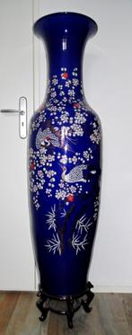 Grote vaas van Chinees porselein, 127 cm hoog, Huis en Inrichting, Woonaccessoires | Vazen, Ophalen, Blauw, Aardewerk of Porselein