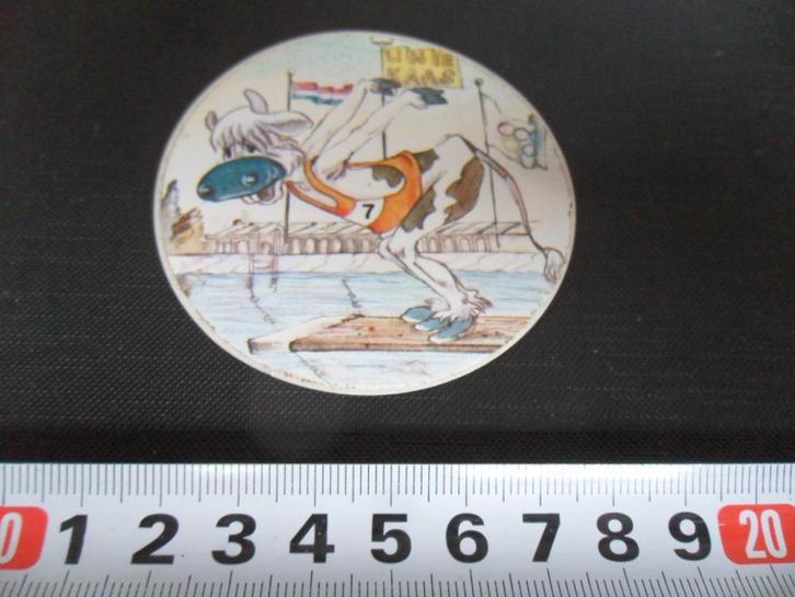 sticker zuivel unie kaas strip 7 koe zwemmen olympische spe*, Verzamelen, Stickers, Zo goed als nieuw, Bedrijf of Vereniging, Ophalen