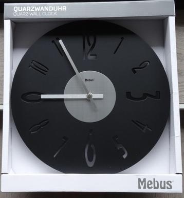 Wandklok zwart beschikbaar voor biedingen