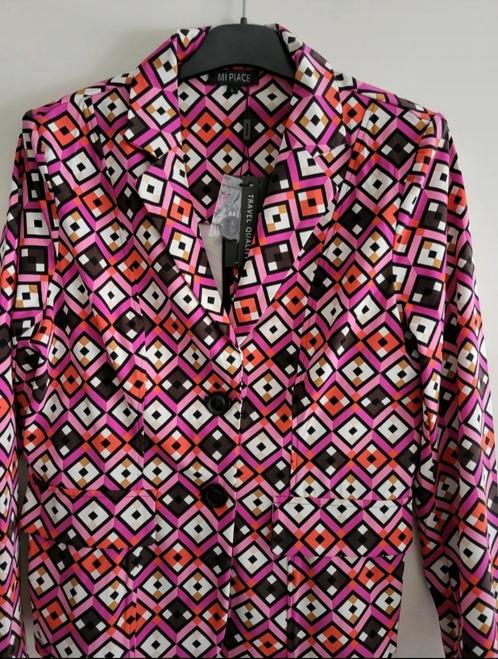Mi Piace travelstof roze multi color blazer maat L, Kleding | Dames, Jasjes, Kostuums en Pakken, Nieuw, Jasje, Maat 42/44 (L)