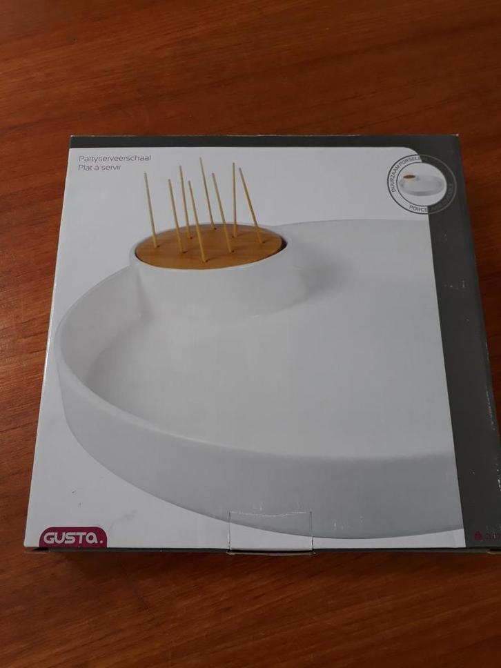 Gusta Partyserveerschaal Nieuw!, Huis en Inrichting, Keuken | Servies, Nieuw, Schaal of Schalen, Overige stijlen, Porselein, Ophalen