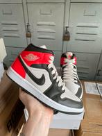 Air Jordan 1 Mid Newsprint maat 38, Kleding | Dames, Schoenen, Overige kleuren, Nieuw, Ophalen of Verzenden, Sneakers of Gympen