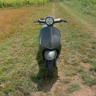 Mooi agm scooter, Fietsen en Brommers, Snorfietsen en Snorscooters, Zo goed als nieuw, Overige merken, Ophalen