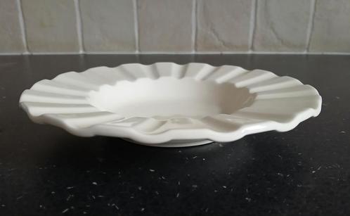 Wedgwood schaaltje Etruria Barlaston, zeldzaam exemplaar, Huis en Inrichting, Keuken | Servies, Zo goed als nieuw, Schaal of Schalen