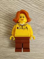 Lego town minifiguur female, toy store worker! Twn381, Ophalen of Verzenden, Lego, Zo goed als nieuw