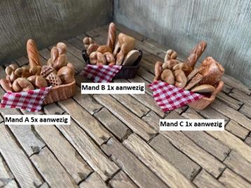 poppenhuis Broodmanden resin beschikbaar voor biedingen