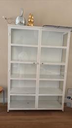Witte metalen vitrinekast, Huis en Inrichting, Ophalen, Met deur(en), 100 tot 150 cm, 200 cm of meer