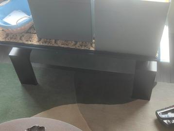 Stijlvolle salontafel beschikbaar voor biedingen