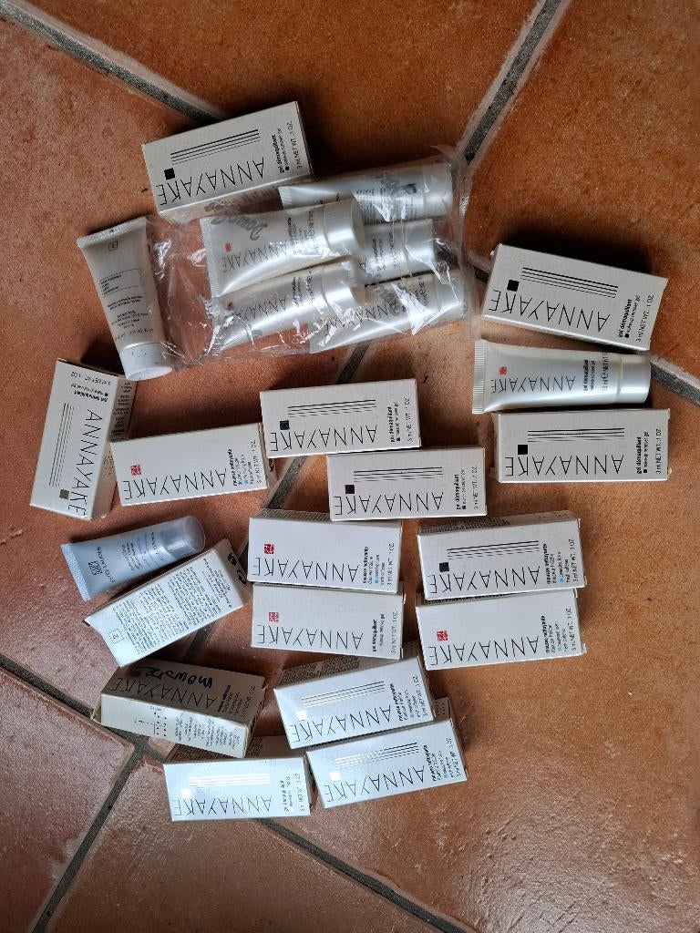 Annayake gel demaquillant 15 mml en 3 ml, Ophalen of Verzenden, Nieuw, Gehele gezicht, Toebehoren