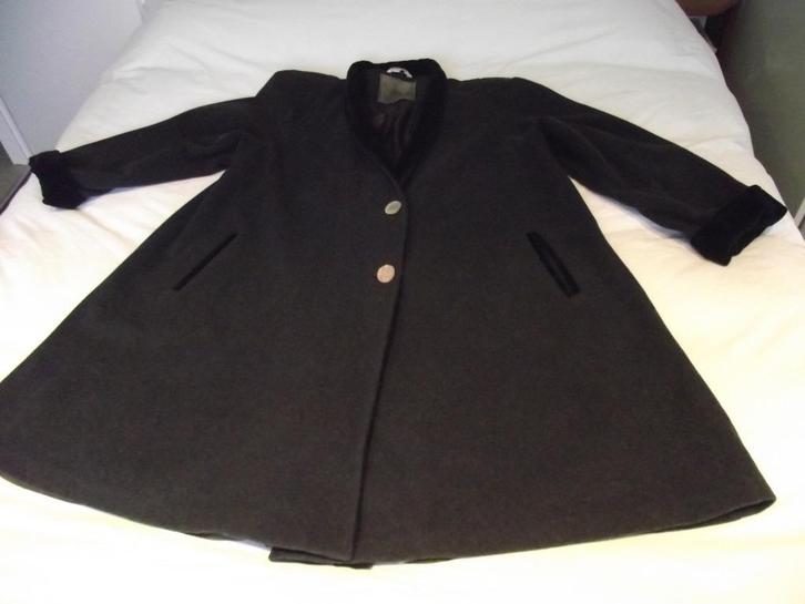 Kreymborg wollen winterjas fluweel kraag parelmoer knopen 42, Kleding | Dames, Jassen | Winter, Zo goed als nieuw, Maat 42/44 (L)