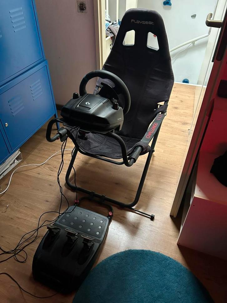 Logitech G923 + Playseat challenge, Spelcomputers en Games, Spelcomputers | Sony PlayStation Consoles | Accessoires, Zo goed als nieuw