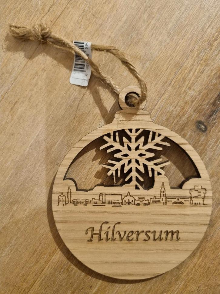 Houten Kerstbal Hilversum Skyline - 9cm, Diversen, Kerst, Nieuw, Ophalen of Verzenden