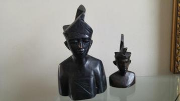 2 Art Deco beeldjes van hardhouten Balinese bustes. beschikbaar voor biedingen
