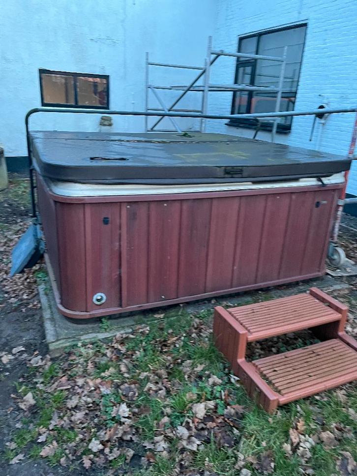 jacuzzi met klein defect, Tuin en Terras, Bubbelbaden en Hottubs, Gebruikt, Vast, Afdekzeil, Filter, Pomp, Trap, Ophalen