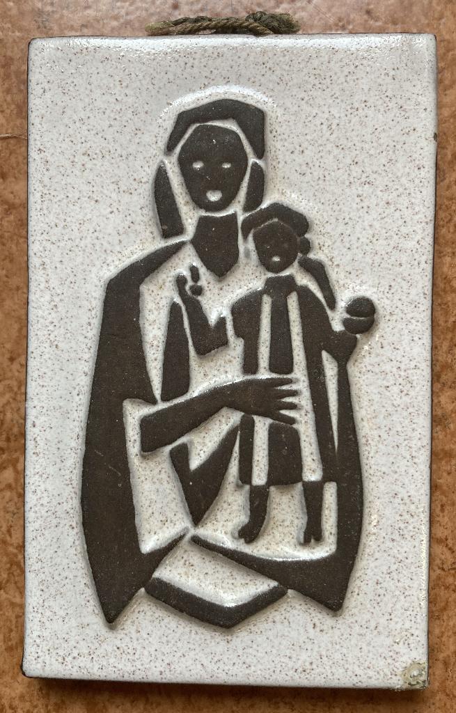Vintage Westraven reliëf wandtegel Maria met kind, Antiek en Kunst, Antiek | Wandborden en Tegels, Ophalen of Verzenden