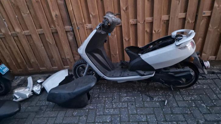 Te koop viva city lees het goed!, Fietsen en Brommers, Brommeronderdelen | Scooters, Gebruikt, Peugeot, Blok, Ophalen of Verzenden