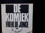 FREEK DE JONGE - DE KOMIEK - 7", Verzenden, Zo goed als nieuw, 7 inch, Nederlandstalig