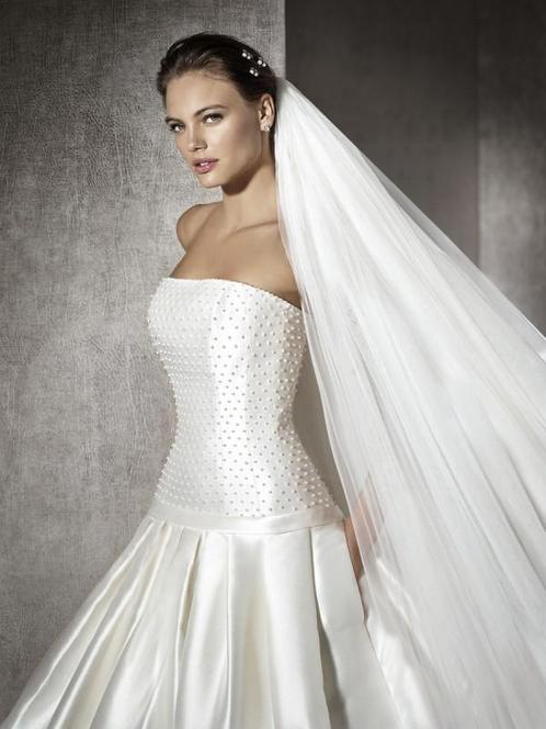 Trouwjurk Pronovias maat 36 parels, Kleding | Dames, Trouwkleding en Trouwaccessoires, Zo goed als nieuw, Trouwjurk, Wit, Ophalen of Verzenden