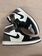 Nike Air Jordan 1 High Dark Mocha 44,5, Kleding | Heren, Schoenen, Ophalen of Verzenden, Nieuw, Bruin