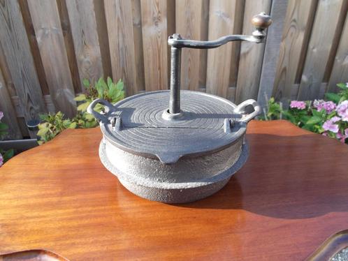 Antieke gietijzeren Koffiebrander., Antiek en Kunst, Curiosa en Brocante, Verzenden