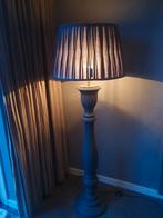 Mooie vloerlamp met  houten poot/voet en kap, Huis en Inrichting, Lampen | Vloerlampen, Zo goed als nieuw, Ophalen