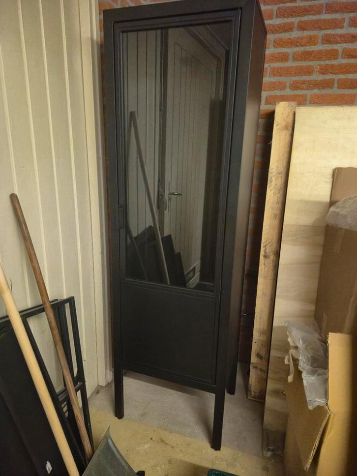 Zwarte metalen vitrinekast - 180x54x40cm, Huis en Inrichting, Kasten | Vitrinekasten, Ophalen