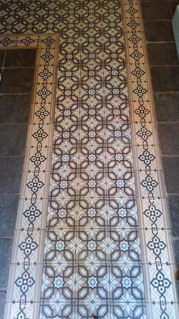 ANTIEKE / BROCANTE KERAMISCHE VLOERTEGELS 14x14 - 18 m2 beschikbaar voor biedingen