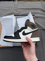Jordan 1 Mocha Maat 37,5, Kleding | Dames, Schoenen, Bruin, Nike, Nieuw, Ophalen of Verzenden