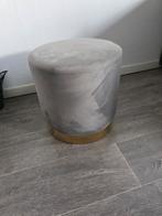 Grijze poef met gouden accent, Huis en Inrichting, Banken | Voetenbanken en Poefen, Ophalen, Minder dan 50 cm, Rond, Minder dan 50 cm