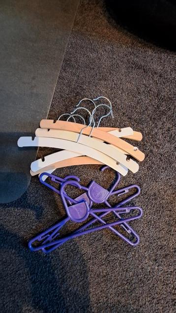 Baby kledinghangers  beschikbaar voor biedingen