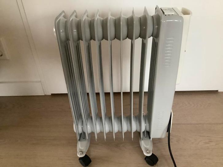 Handson, olie gevulde elektr. radiator, max vermogen 2000W, Huis en Inrichting, Kachels, Zo goed als nieuw, Vrijstaand, Overige soorten