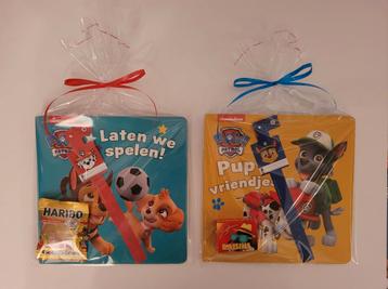 Traktatie Paw Patrol boekje, id armbandje en een snoepje beschikbaar voor biedingen