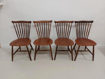 Vintage spijlenstoelen Pastoe dutch design Tapiovaara stoel