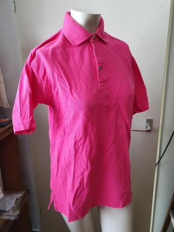 Roze polo voor festival, evenement, feest: Kan ik u helpen? beschikbaar voor biedingen