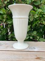 Wedgwood Edme Plain vaas middenmaat - ZGAN, Overige kleuren, Aardewerk of Porselein, Ophalen of Verzenden, Zo goed als nieuw