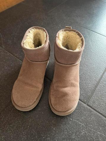 Mooie schoenen maat 39 izgs, 10 euro vaste prijs beschikbaar voor biedingen