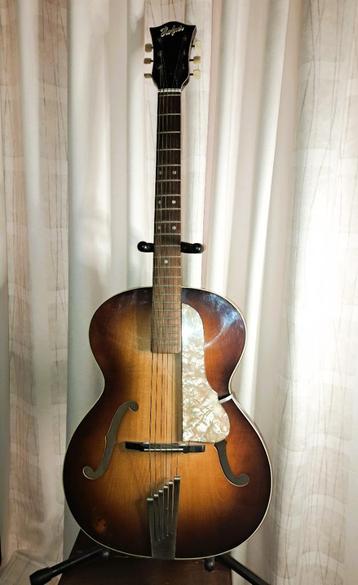 "HOFNER"  gitaar  auc. 1956 in topstaat  beschikbaar voor biedingen