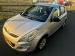 Hyundai i20 1.2 5-DRS 2009 Grijs Koppeling Defect, Auto's, 945 kg, Bedrijf, 19 km/l, Zilver of Grijs