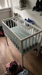 Wit wiegje (40 x 80 cm) incl matras, molton en hoeslakens, Kinderen en Baby's, Babywiegjes en Ledikanten, Ophalen, Zo goed als nieuw