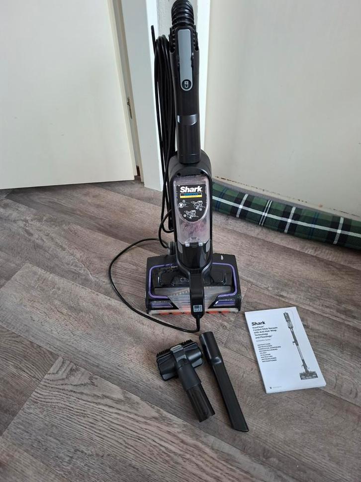 Shark Stofzuiger, Witgoed en Apparatuur, Stofzuigers, Zo goed als nieuw, Stofzuiger, 1600 tot 2000 watt, Reservoir, Ophalen