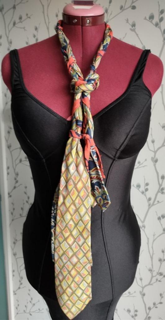 Stropdassen als "sjaal/ halsversiering", Kleding | Dames, Mutsen, Sjaals en Handschoenen, Zo goed als nieuw, Sjaal, Ophalen of Verzenden