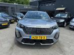 Peugeot 2008 1.2 (130pk) Allure! Aut! Nieuw model!, Gebruikt, Zwart, 1199 cc, Leder en Stof