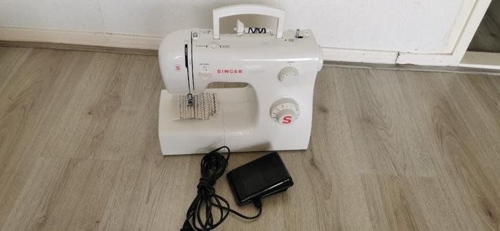 Naaimachine Singer 2250, Hobby en Vrije tijd, Naaimachines en Toebehoren, Zo goed als nieuw, Naaimachine, Singer, Ophalen of Verzenden
