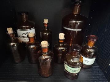 Oude apothekers flesjes potjes beschikbaar voor biedingen