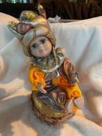 Leuk stoffen popje met muziekdoos, Verzamelen, Poppen, Ophalen of Verzenden, Gebruikt, Pop