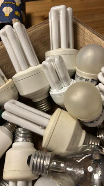 Diverse spaarlampen beschikbaar voor biedingen