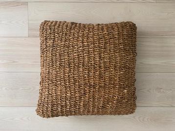 Rieten kussen 60 X 60 CM beschikbaar voor biedingen